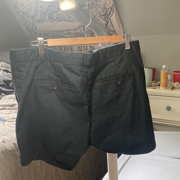 Banana republic. Flat-front chino shorts - Picture 2 of 8